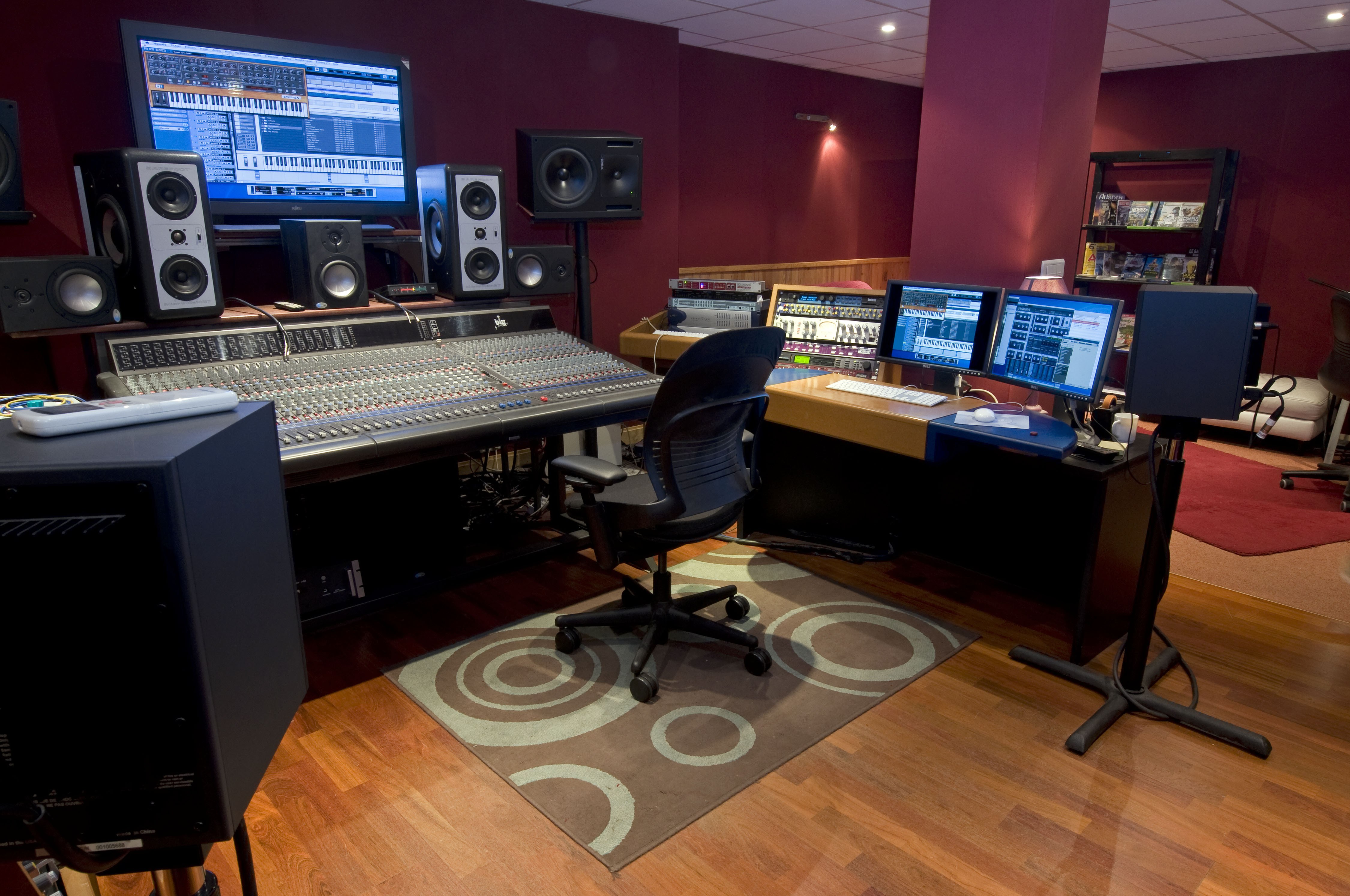 Los studio. Студия звукозаписи Universal Лос Анджелес. Студия звукозаписи East West Studios (Лос-Анджелес, США, 2008г.). Контрол рум студия звукозаписи. Звукозаписывающая студия.