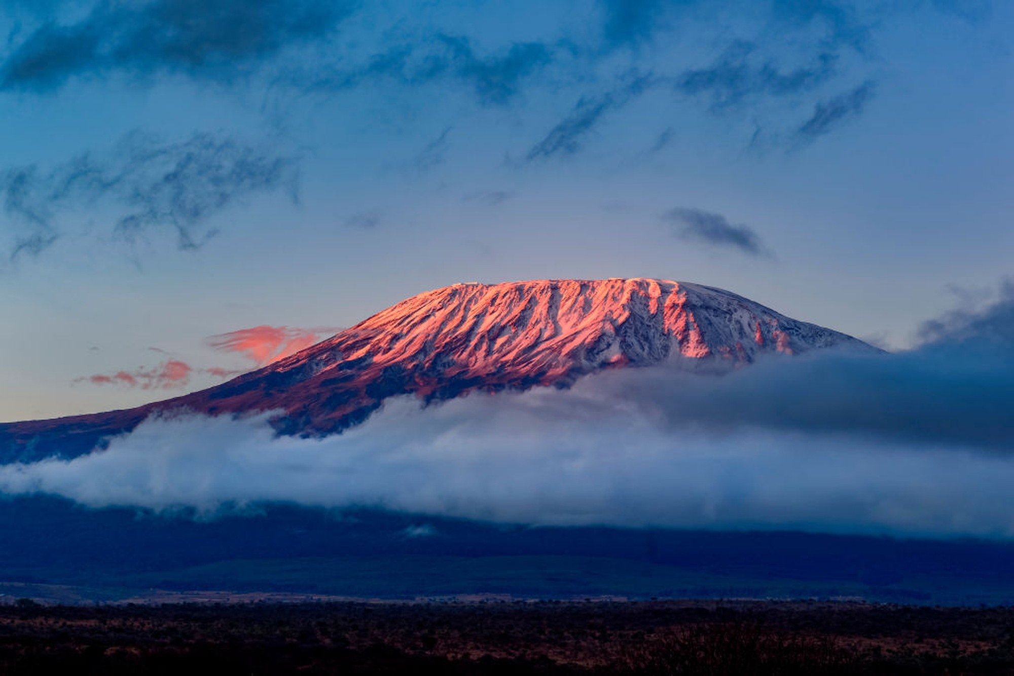 Самые высокие африки. Танзания гора Килиманджаро. Африка вулкан Килиманджаро. Самая высокая гора Африки Килиманджаро. Стратовулкан Килиманджаро Танзания.