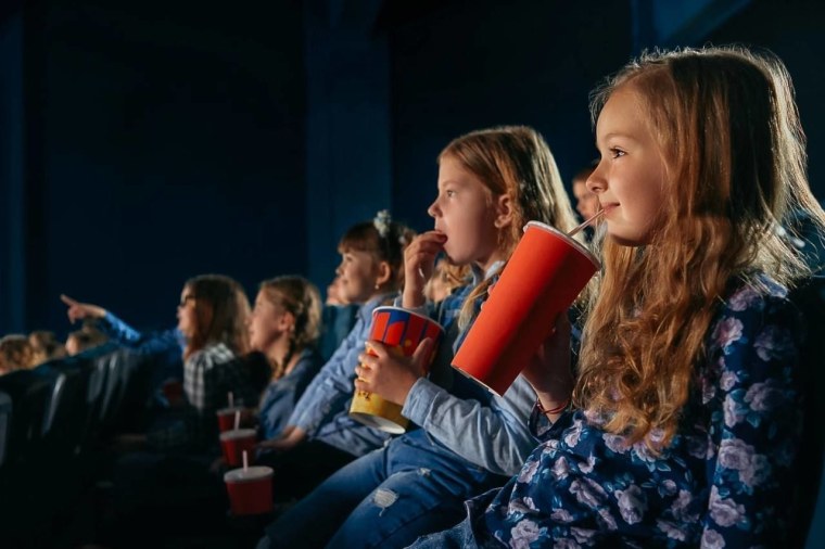 Дети в кинотеатре