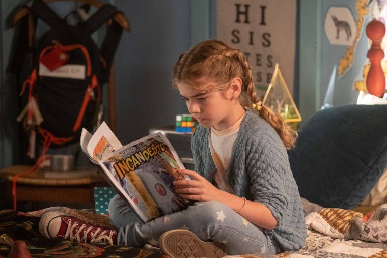 Дети с родителями в кинотеатре