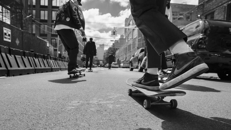 Скейтбордисты Nike