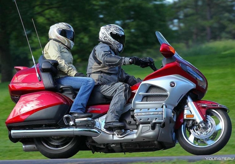 Круизный мотоцикл Хонда Голд Винг