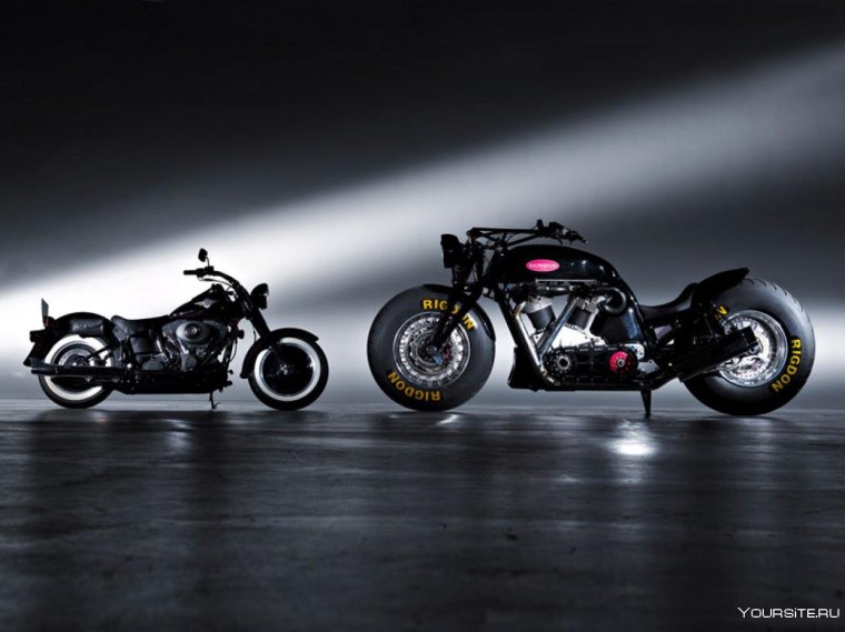 Огромный мотоцикл