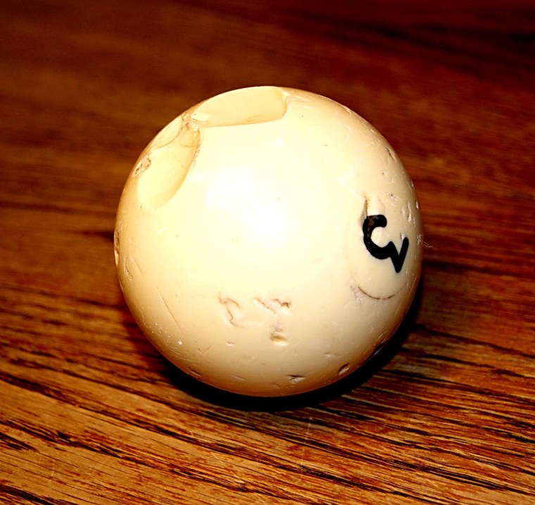 Бильярдный шар из кости