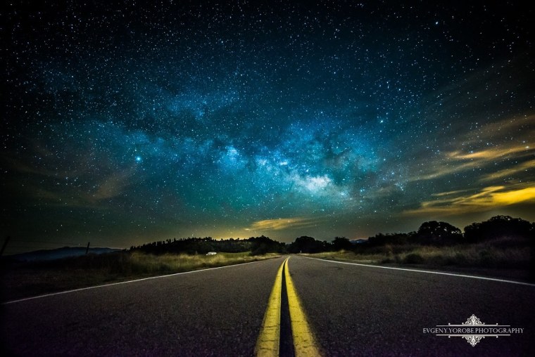 Ночное небо и дорога
