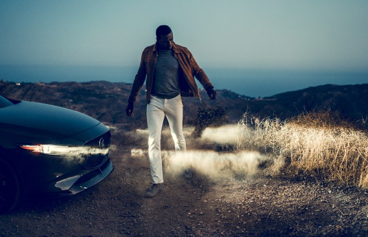 Мужская фотосессия с автомобилем