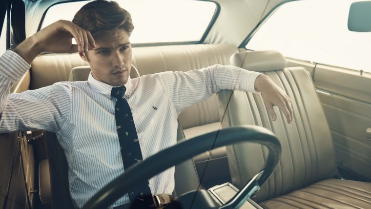 Парень возле машины