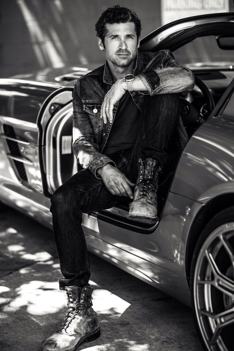 Парень на фоне машины