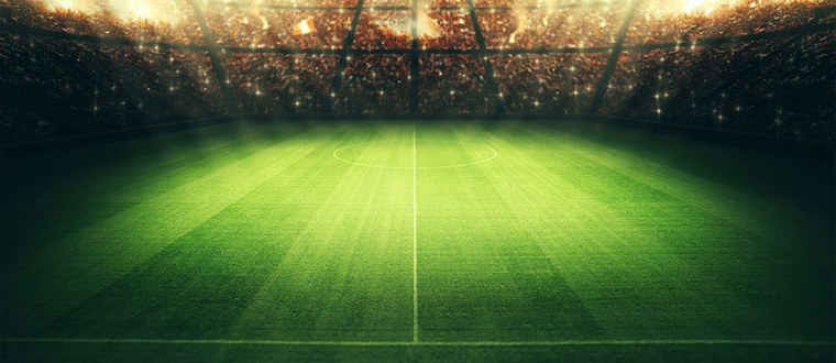 Футбольное поле с прожекторами