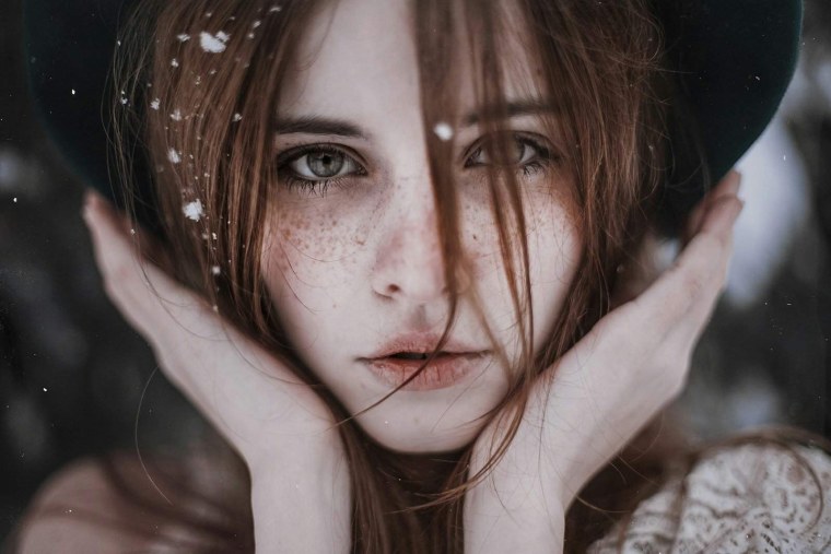 Бледная девушка