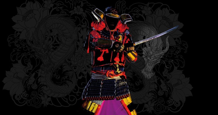 Самурай на черном фоне