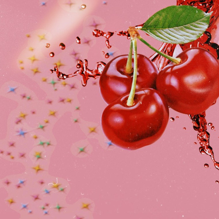 Вишня в тарелке