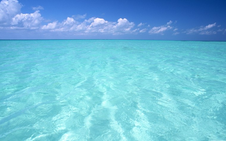 Голубое море