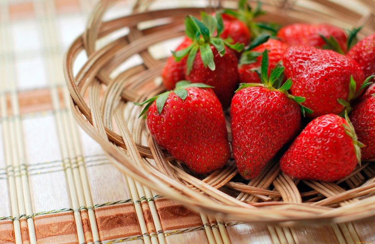 Корзина с клубникой