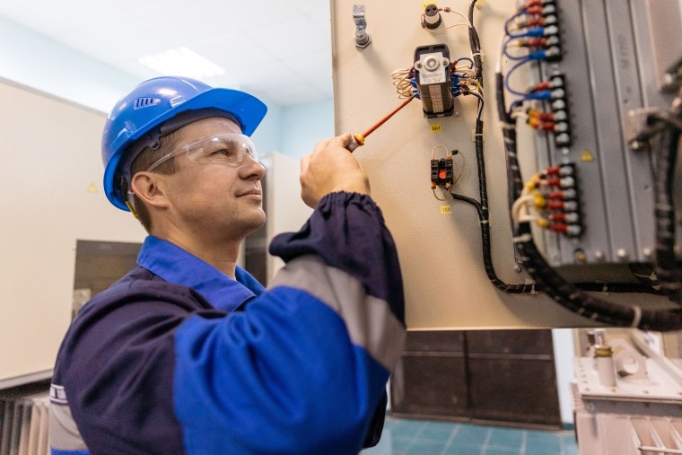 Электрик по ремонту электрооборудования