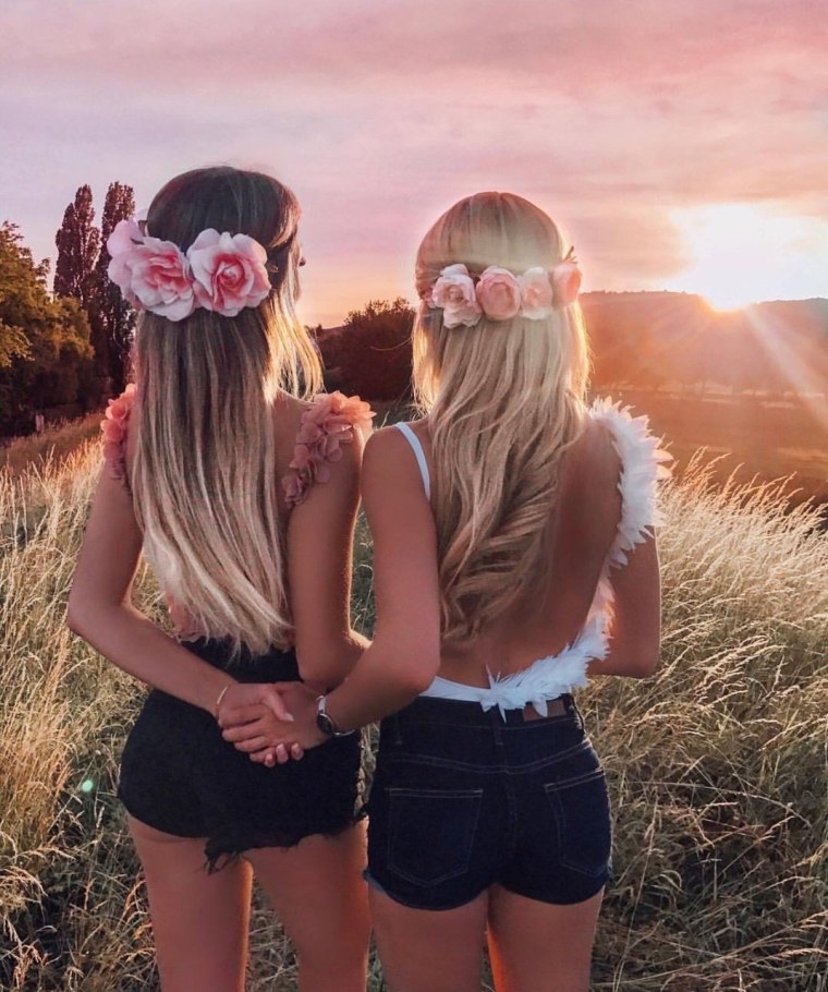 Девочки подружки