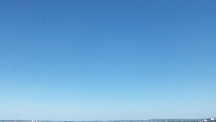 Чистое голубое небо