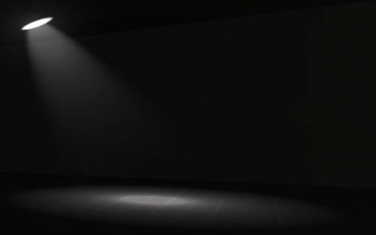 Прожектор на черном фоне