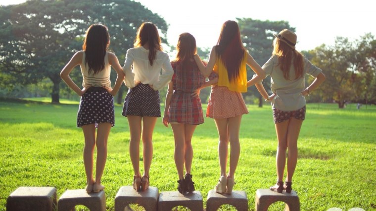 Дети радуются солнцу