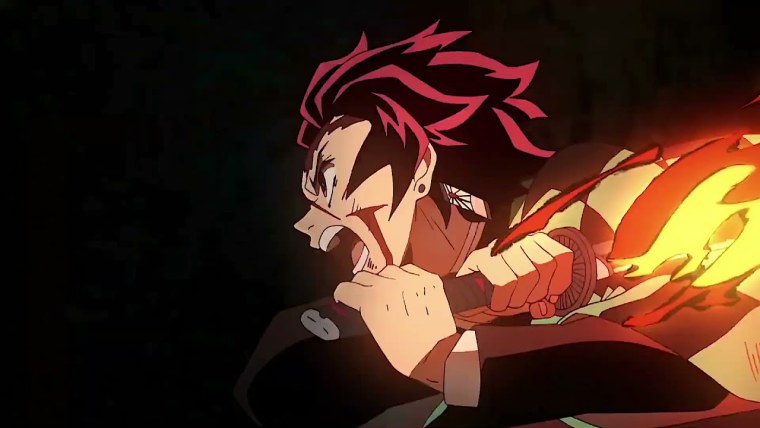 Девушка отрезает волосы