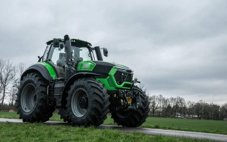 Трактор Дойц фар