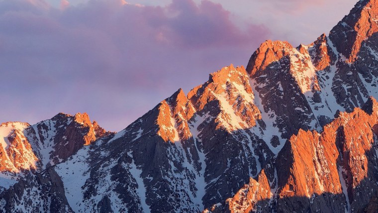 Гора Маттерхорн ночью Северное сияние