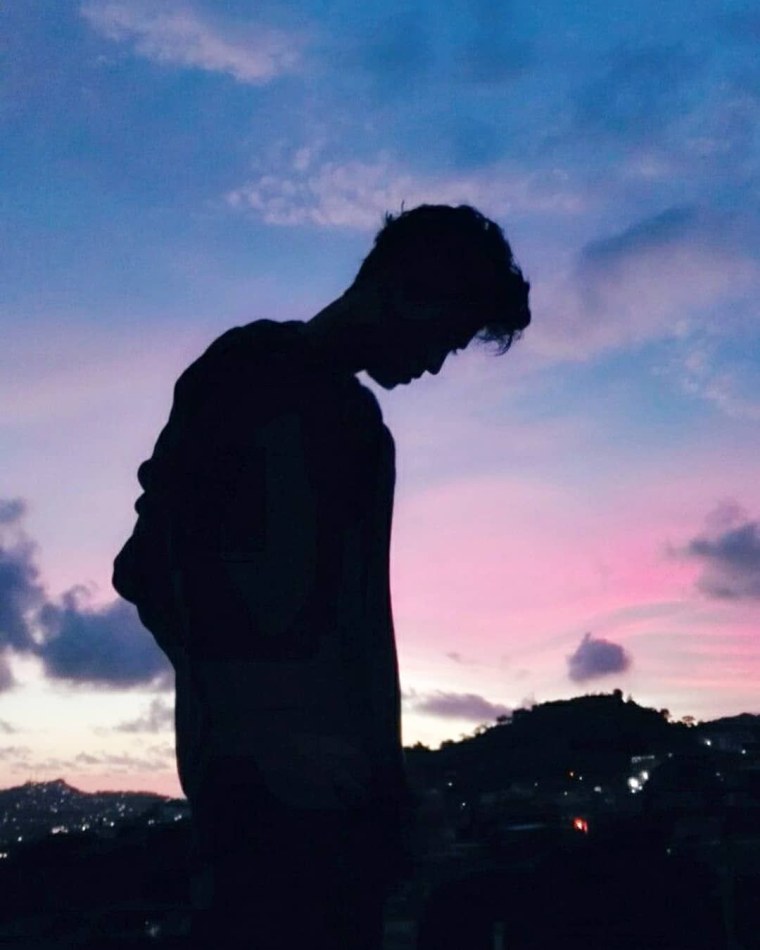 Одинокая девушка