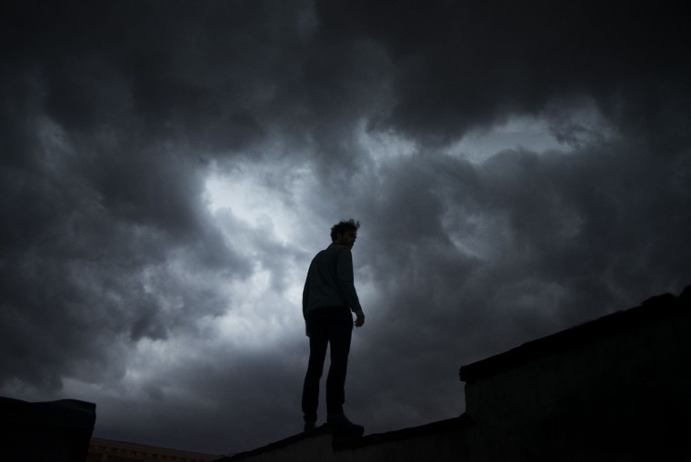 Одинокий человек в лесу