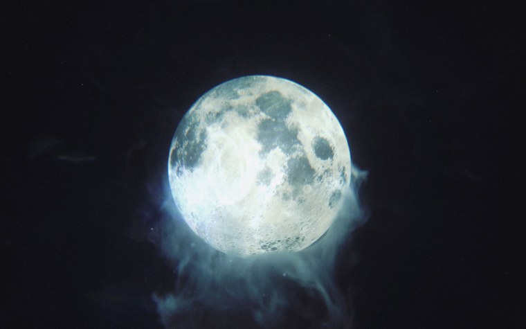 Светящаяся Луна