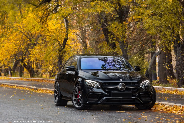 Мерседес с63 АМГ ночью