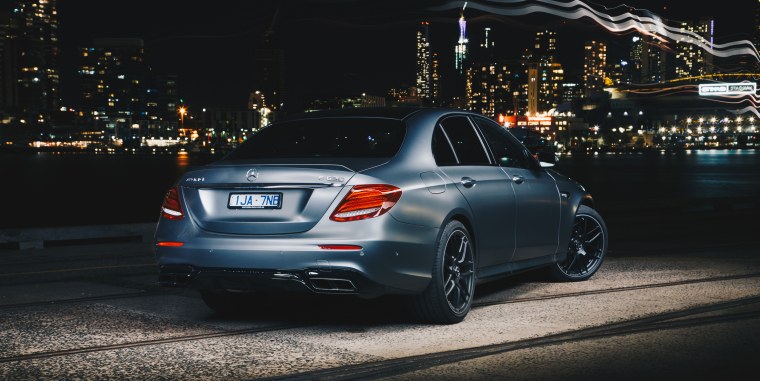 Мерседес c63 AMG ночью