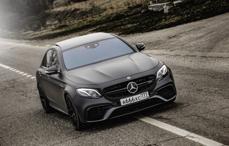 Mercedes AMG e63 s черная