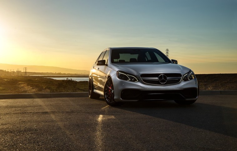 Мерседес е63 АМГ ночью