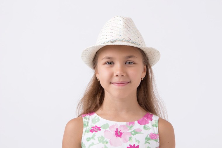 Детский портрет на белом фоне