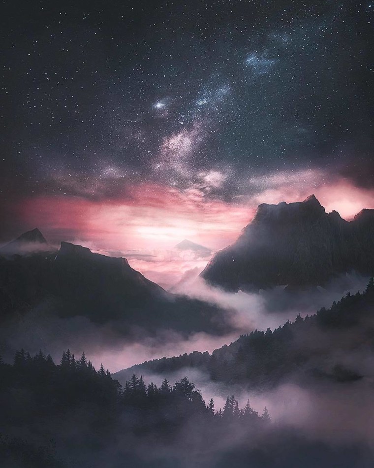 Домик в лесу ночью