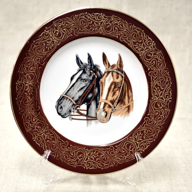 Тарелка с лошадью