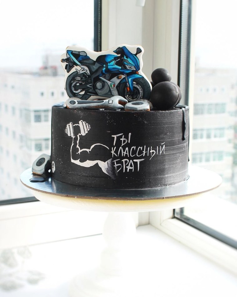 Торт с «мотоциклом»