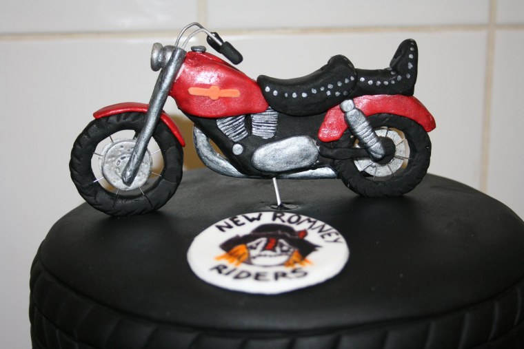 Мотоцикл для торта рисунок