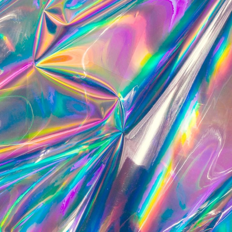 Девушка с радугой на лице