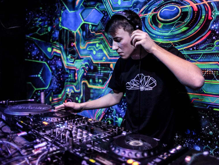 Модный диджей