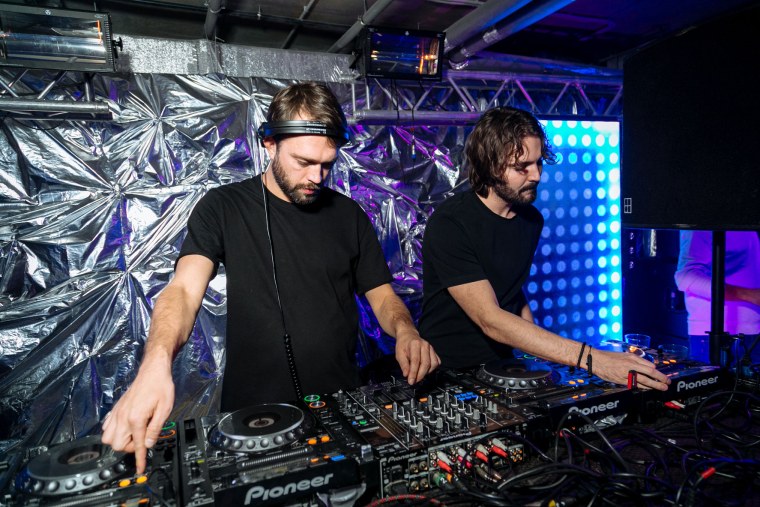 Современная дискотека