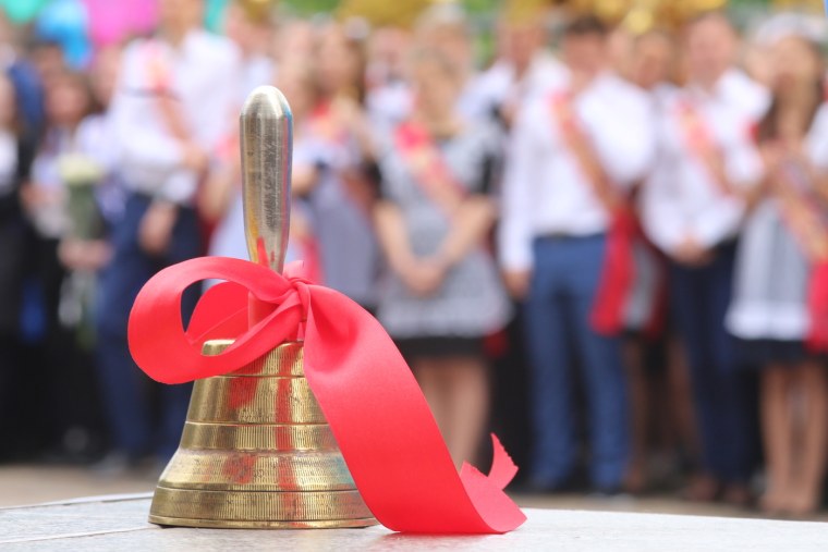 Торжественная линейка последний звонок