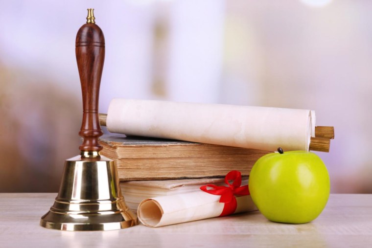 Колокольчик на столе