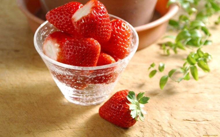 Клубника с молоком