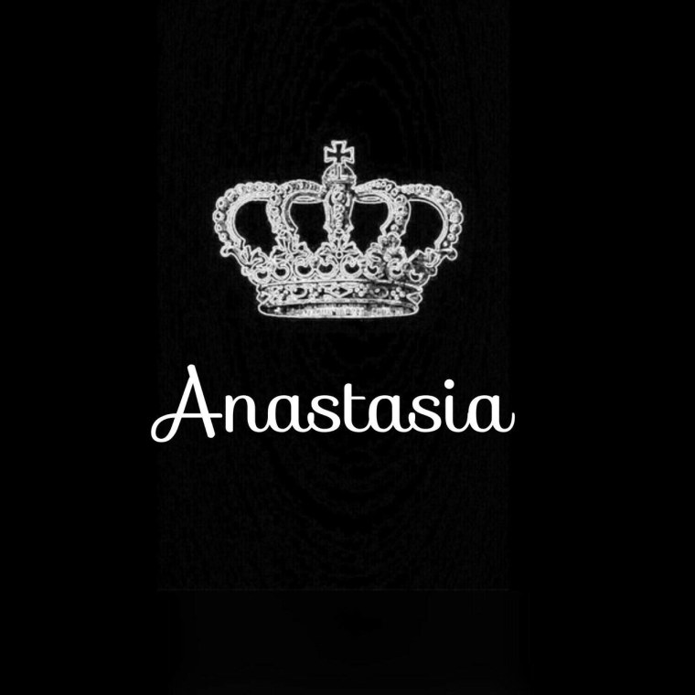 Белая корона на черном фоне