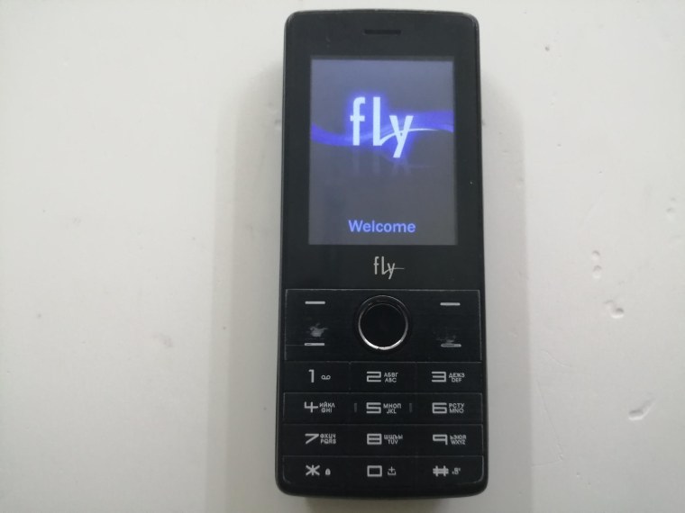 Кнопочный телефон Fly ff244