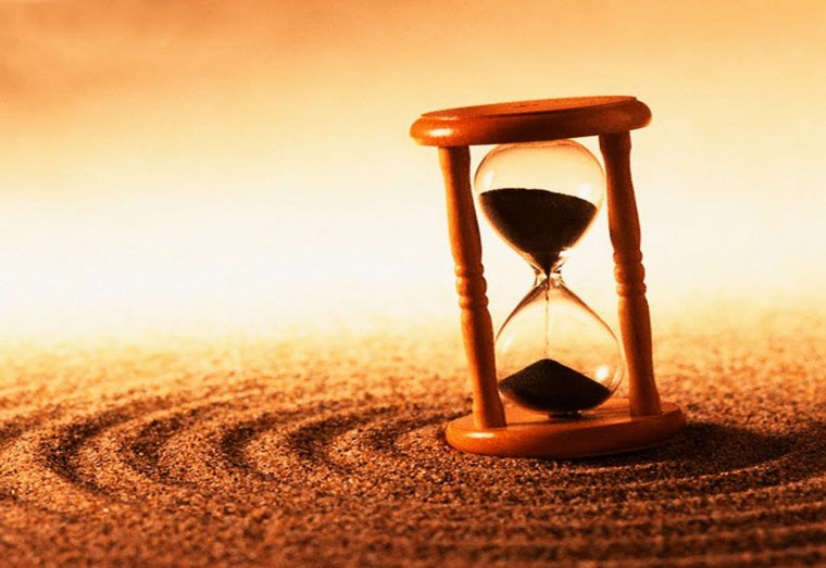 Песочные часы в песке