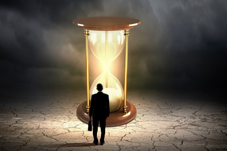 Песочные часы и человек