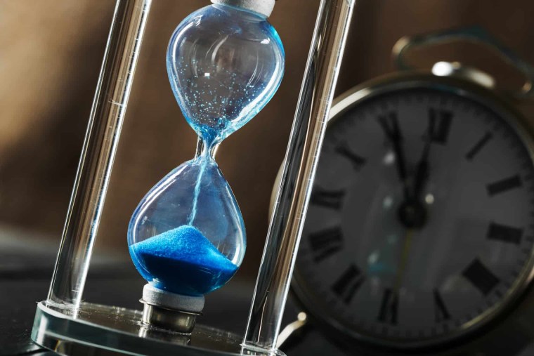 Песочные часы с монетами