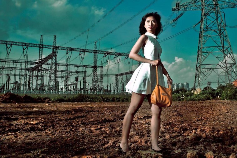 Девушка электричество